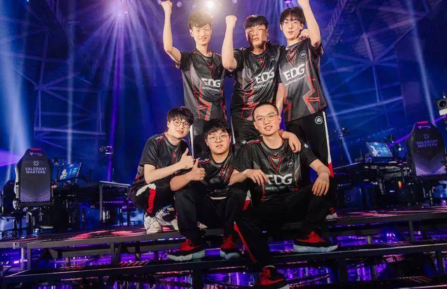 样是球迷们 样是球迷们