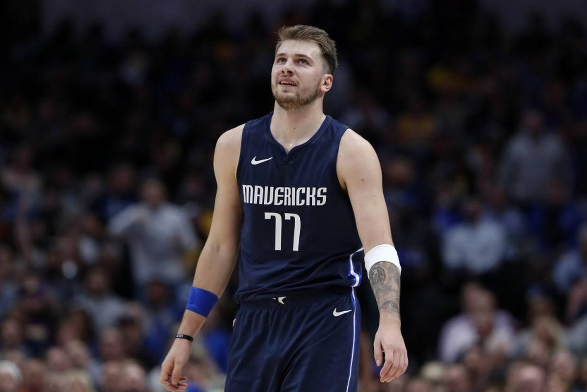 赛场占据主 赛场占据主