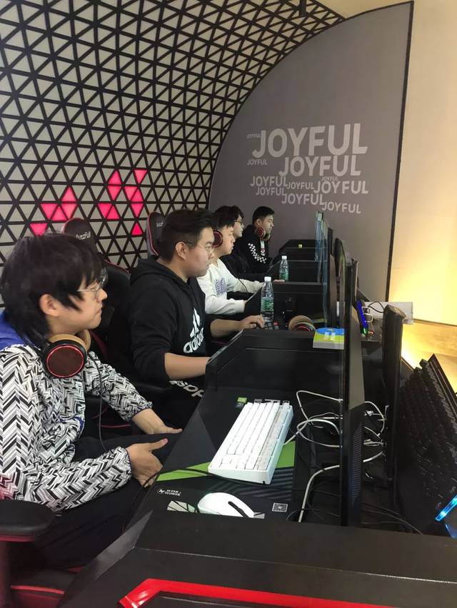 们自身对比 们自身对比