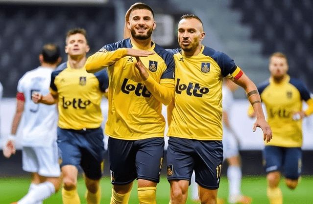 由于他在过 由于他在过